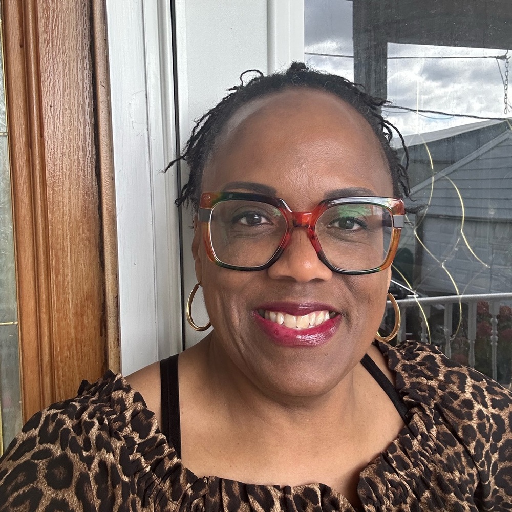 Meet your Posher, Toya